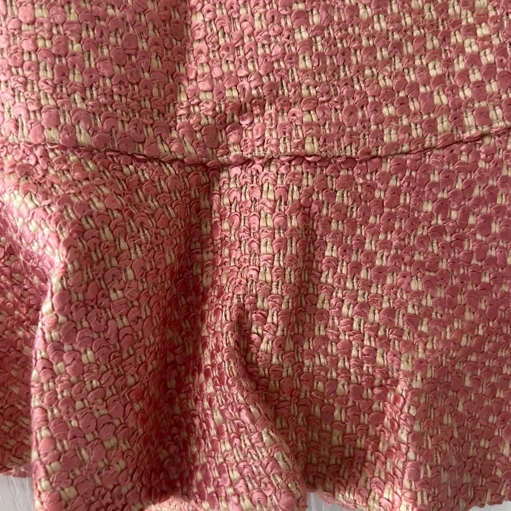 NWT Ann Taylor tweed style skirt with ruffle at bottom & fully lined. 8